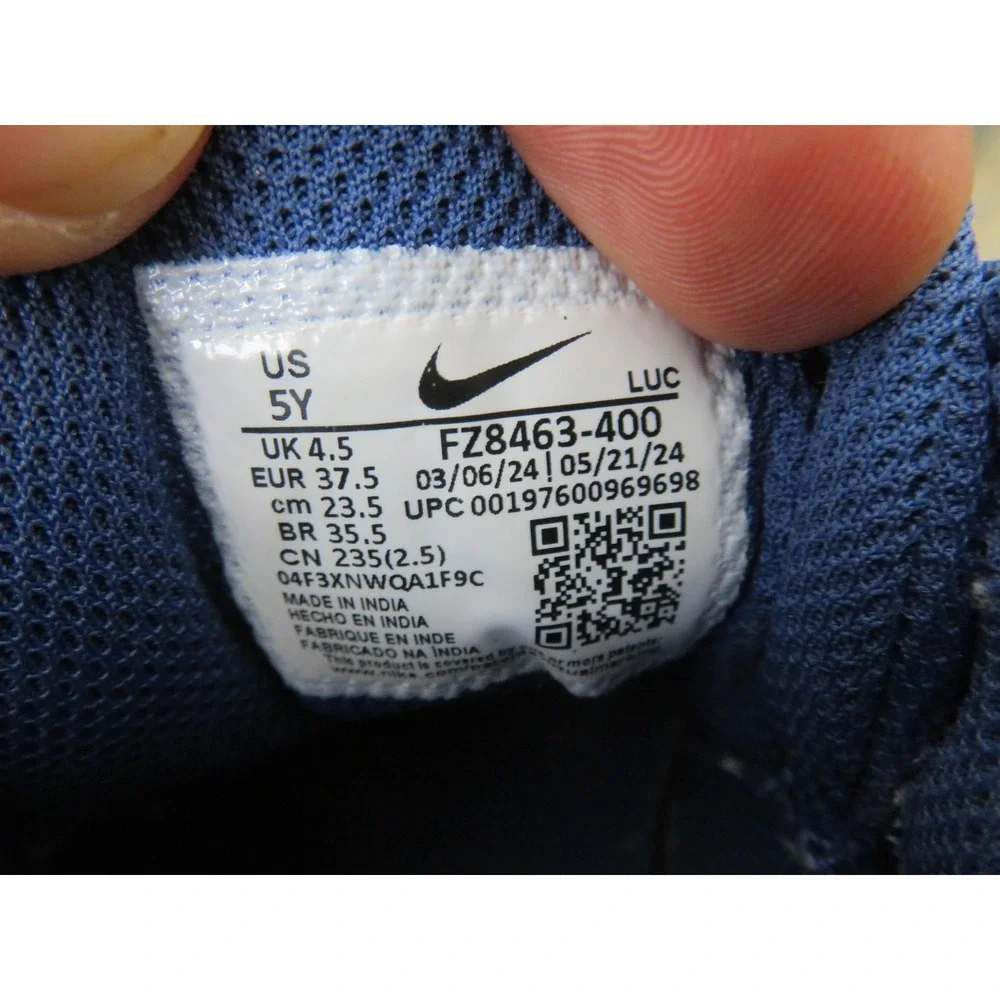 Nike Team Hustle D 11 Boys 5Y Blue Mid Top Basketball Sneakers FZ8463-400